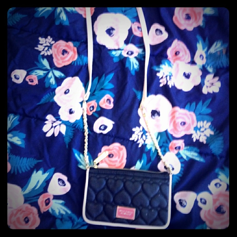 Betsey Johnson heart n chain bag